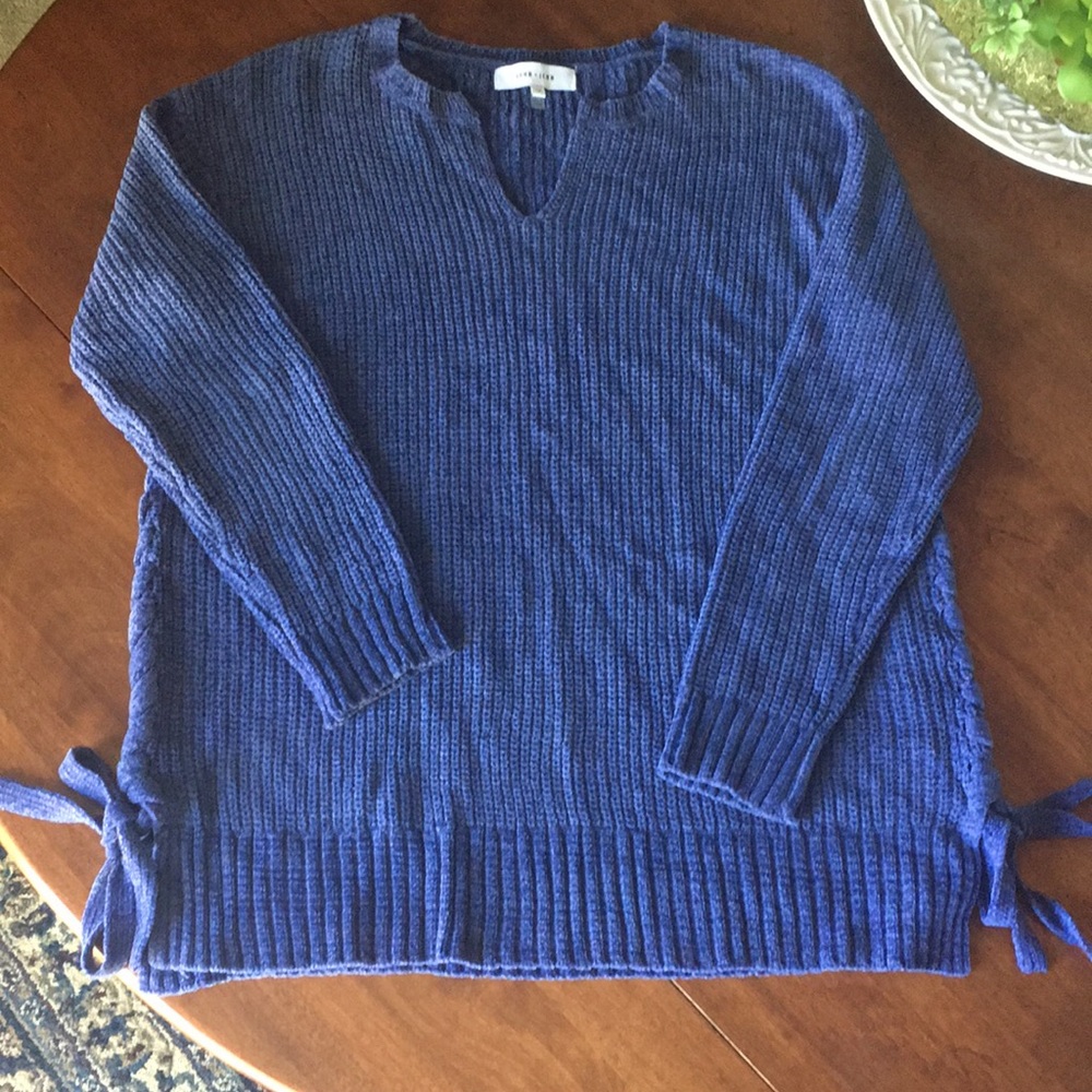 Beachy blue sweater with side bows - Picture 1 of 5